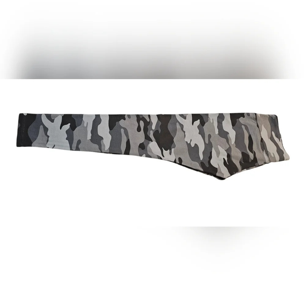 Wild Fable - Gray and Black Camo High-Rise Legging NWT - Picture 3 of 4